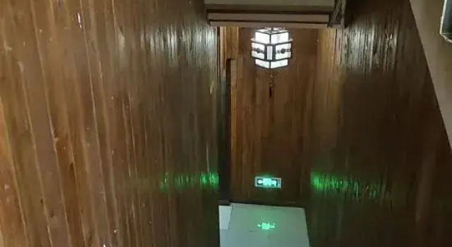 Кровать в общем номере (мужской номер) Lake Hotel