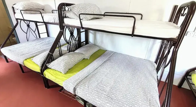 Кровать в общем номере Eleven Inn Langkawi