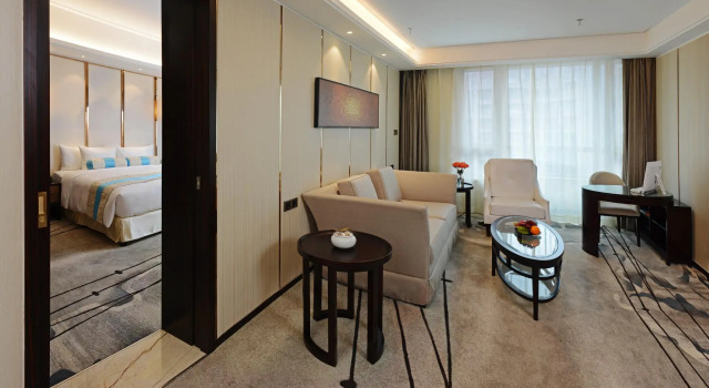 Люкс Business Menshine Gloria Plaza Hotel
