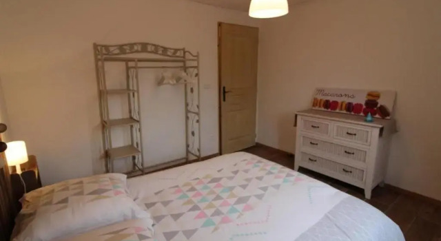 Logement, rez-de-jardin d’une maison, orée du bois, Prenota Hotel Hotel a Alvernia con parcheggio, Parcheggio