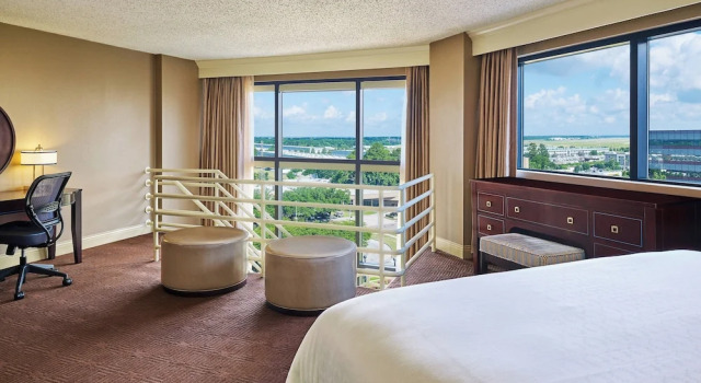 Двухместный люкс Club Level Bi-Level c 1 комнатой Sheraton North Houston at George Bush Intercontinental