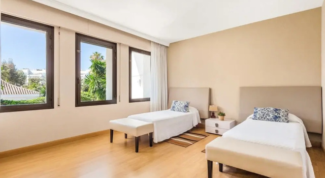 Villa Seafront II, Забронировать Вилла Коттеджи Марбелья, рядом с Playas del Duque, Коттедж