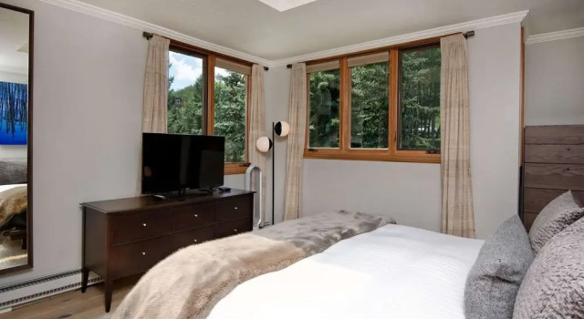 Snowmass 2 Bedroom Private Outdoor Hot Tub by iTrip Aspen Snowmass