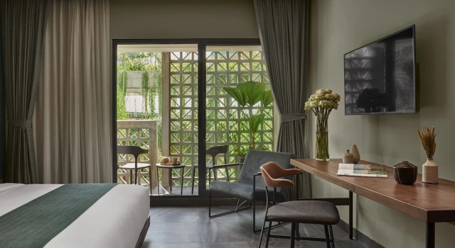 Номер Superior с балконом и с красивым видом из окна Baitong Hotel & Resort Phnom Penh