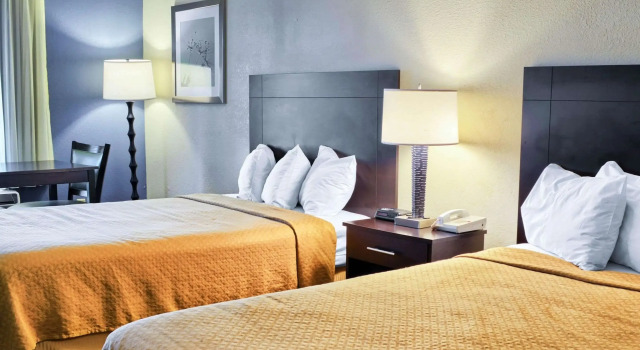 Четырёхместный номер Standard Quality Inn Thornburg
