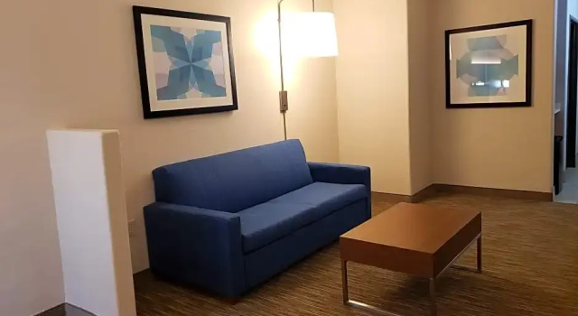 Четырёхместный люкс Holiday Inn Express Hotel and Suites Weslaco by IHG