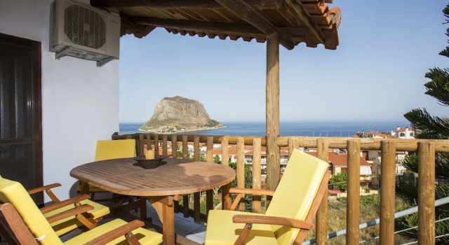Двухместный номер Superior с балконом Monemvasia Green Apartments