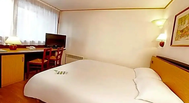 Двухместный номер Standard с красивым видом из окна Le 2 By Hotel Akena - La Ferté Bernard