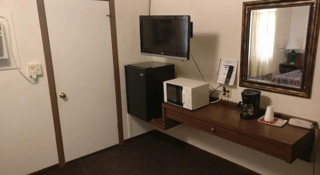 Четырёхместный номер Standard Lakeside Motel