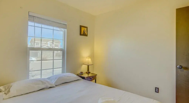 South Side COS & Ft. Carson Value Stay! Dogs OK!, Book Feriehus Villaer i Columbia, Villa