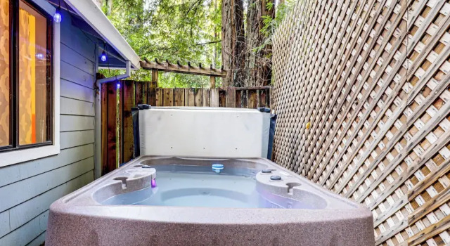 Коттедж Russian River Retreat! Woodsy Guerneville Bungalow