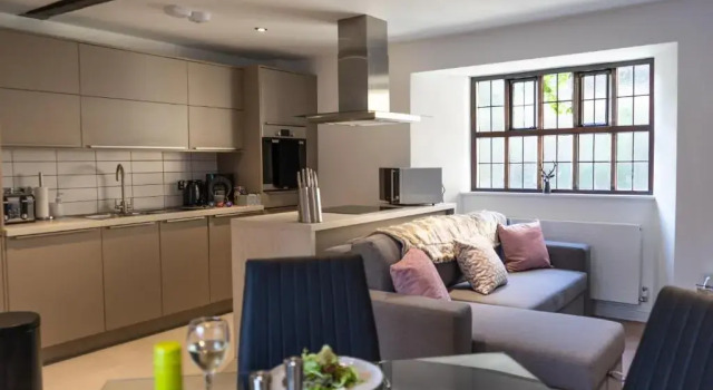 Stylish 2 Bed Apartment, Stunning City Centre Location, with FREE Secure, Gated Parking On-Site & Private WiFi, with Private Entrance & Courtyard Garden & Highly Rated