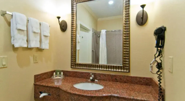 Номер Standard Wyndham Lake Charles near Casinos