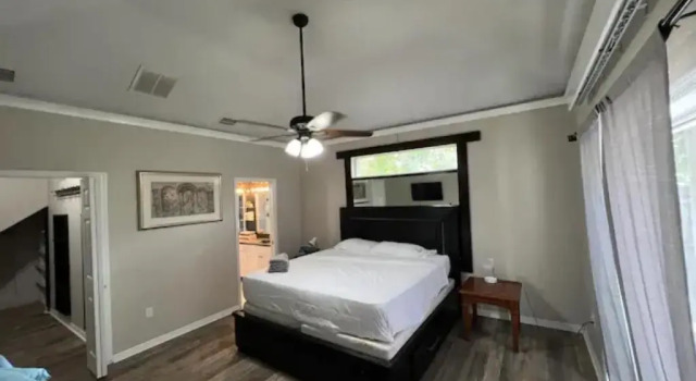 Коттедж с 5 комнатами Palm Paradise with Heated Saltwater Pool - 10 min to the Beach