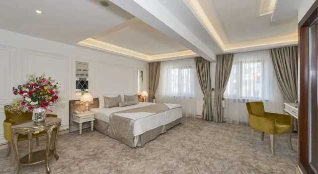 Четырёхместный полулюкс Escardin Hotel