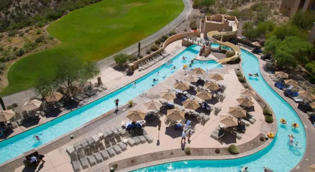 Четырёхместный номер Standard с видом на поле для гольфа JW Marriott Tucson Starr Pass Resort