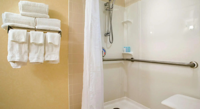 Двухместный номер Standard Hilton East Brunswick