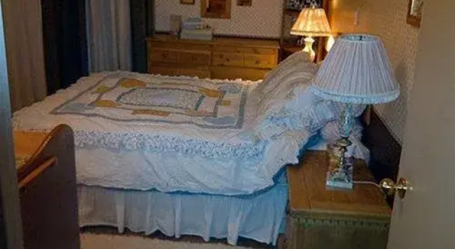 Eider's down Bed and Breakfast, Varaa Hotelli Innisfil Ontario