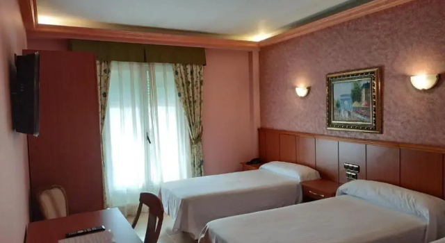 Трёхместный номер Standard с балконом Hotel Real de Castilla