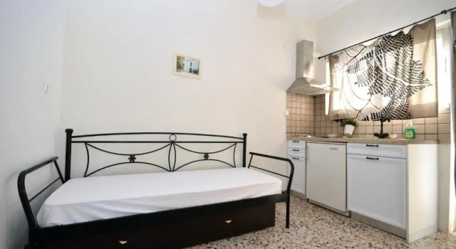 Студия Koukounari Rooms