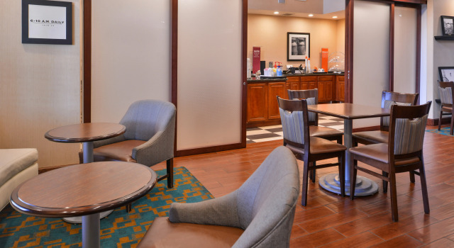 Hampton Inn & Suites Woodland-Sacramento Area, Забронировать Отель Отели Вудленд с завтраком, рядом с Исторический сельскохозяйственный центр Хейдрика, Завтраки