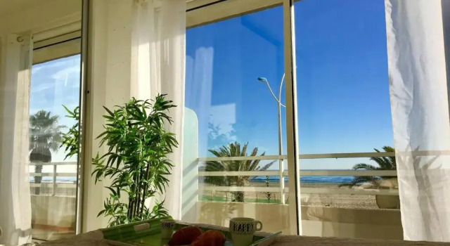 Апартаменты c 1 комнатой "PLAGE" Splendide Vue Mer depuis la chambre et le salon cuisine, 20m de la plage!