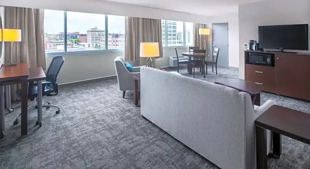 Двухместный люкс c 1 комнатой Holiday Inn Sioux Falls-City Center by IHG