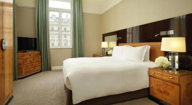Двухместный люкс Prestige Waterloo Place or Pall Mall View Sofitel London St James