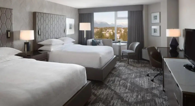 Четырёхместный номер Standard Sheraton Vancouver Guildford Hotel