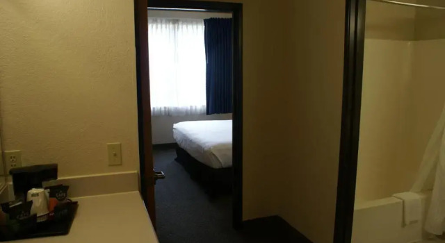 Двухместный люкс Country Inn & Suites by Radisson, Lansing, MI