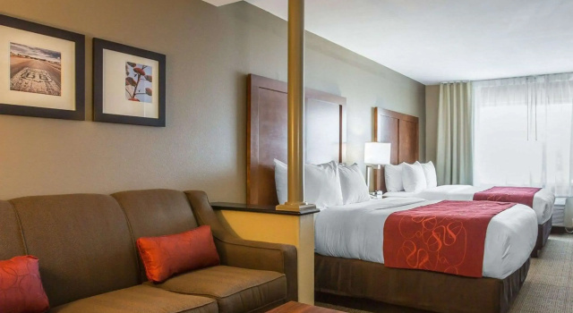 Четырёхместный люкс Comfort Suites Victorville-Hesperia