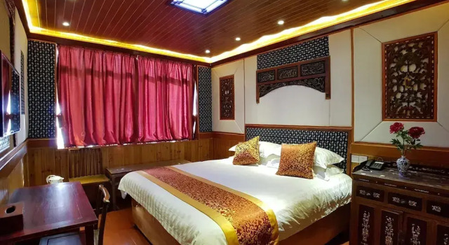 Номер Luxury Yangshuo Li River Lodge