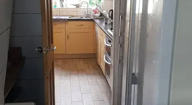 "room in House - Gatwick Triple Room. Fully Furnished. West Sussex.", Забронировать Отель Отели Исторического графства Суссекса с парковкой, Парковка