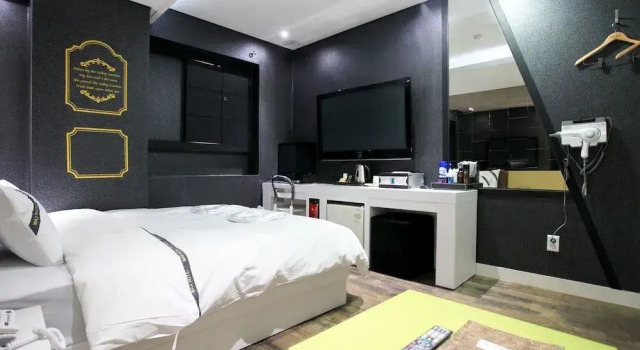 Max Hotel