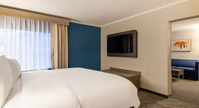 Люкс c 1 комнатой Holiday Inn Express & Suites Greensboro - I-40 atWendover by IHG