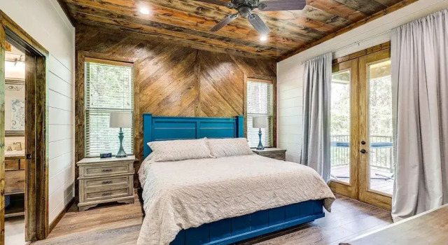 Cozy Cabin w/ Hot Tub ~ 5 Mi to Broken Bow Lake, Prenota Casa vacanze Hochatown Oklahoma