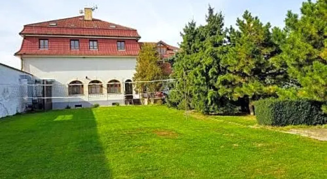 Hotel Štamberk, Rezerwuj Hotel Hotele w Central Bohemia z parkingiem, Parking