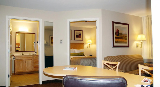 Двухместный номер Standard c 1 комнатой Candlewood Suites - Peoria at Grand Prairie by IHG