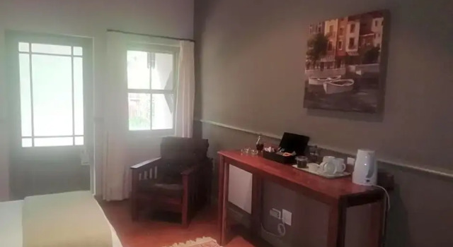 Двухместный номер Standard с видом на сад HouseMartin Lodge & Self Catering