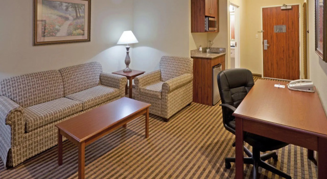 Шестиместный номер Standard Holiday Inn Express & Suites Waxahachie by IHG