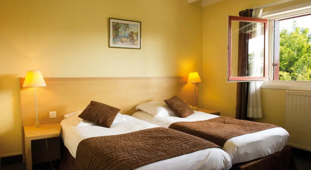 Двухместный номер Comfort Hôtel & Résidence Vacances Bleues Orhoïtza