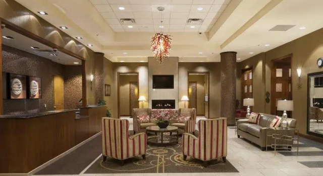 Четырёхместный номер Standard DoubleTree by Hilton Bay City - Riverfront