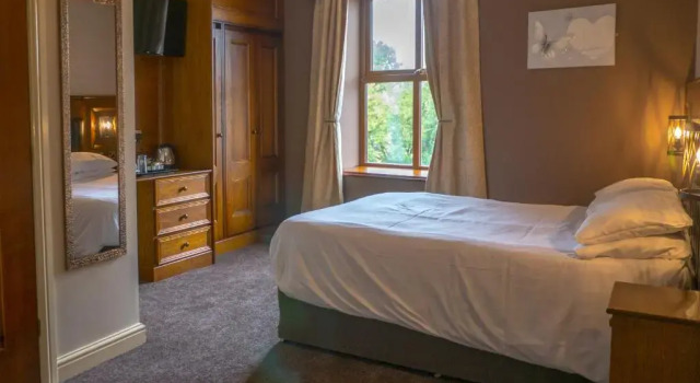 Номер Deluxe Crown & Anchor Inn