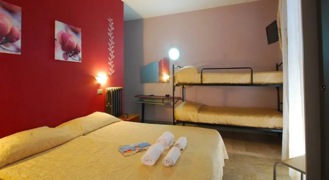 Четырёхместный номер Standard с видом на море Hotel Kent