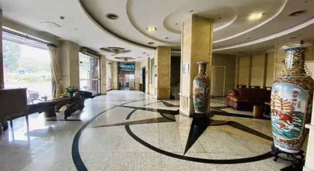 Homeinn Hotel (Shaoguan Wujiang Bridge Zhongshan Park Riverside), Boek Hotel Hotels in Guangdong met parkeren, Parkeren