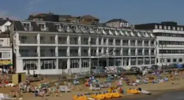 Carlton Hotel