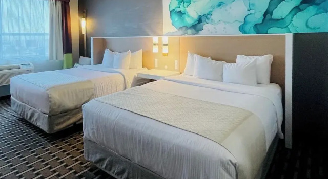 Четырёхместный номер Premium Wyndham Garden Edmonton Airport
