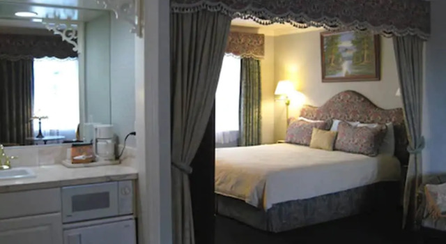 Двухместный люкс Carmel Inn & Suites