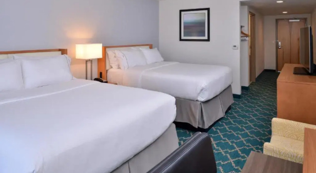 Четырёхместный номер Standard Holiday Inn Express and Suites West Ocean City by IHG