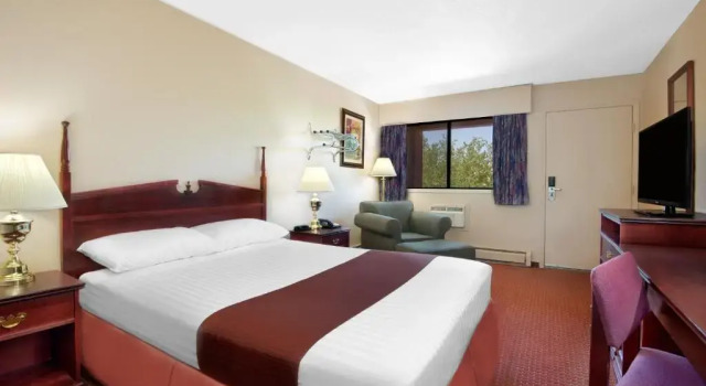 Номер Standard Coast Red Deer Hotel